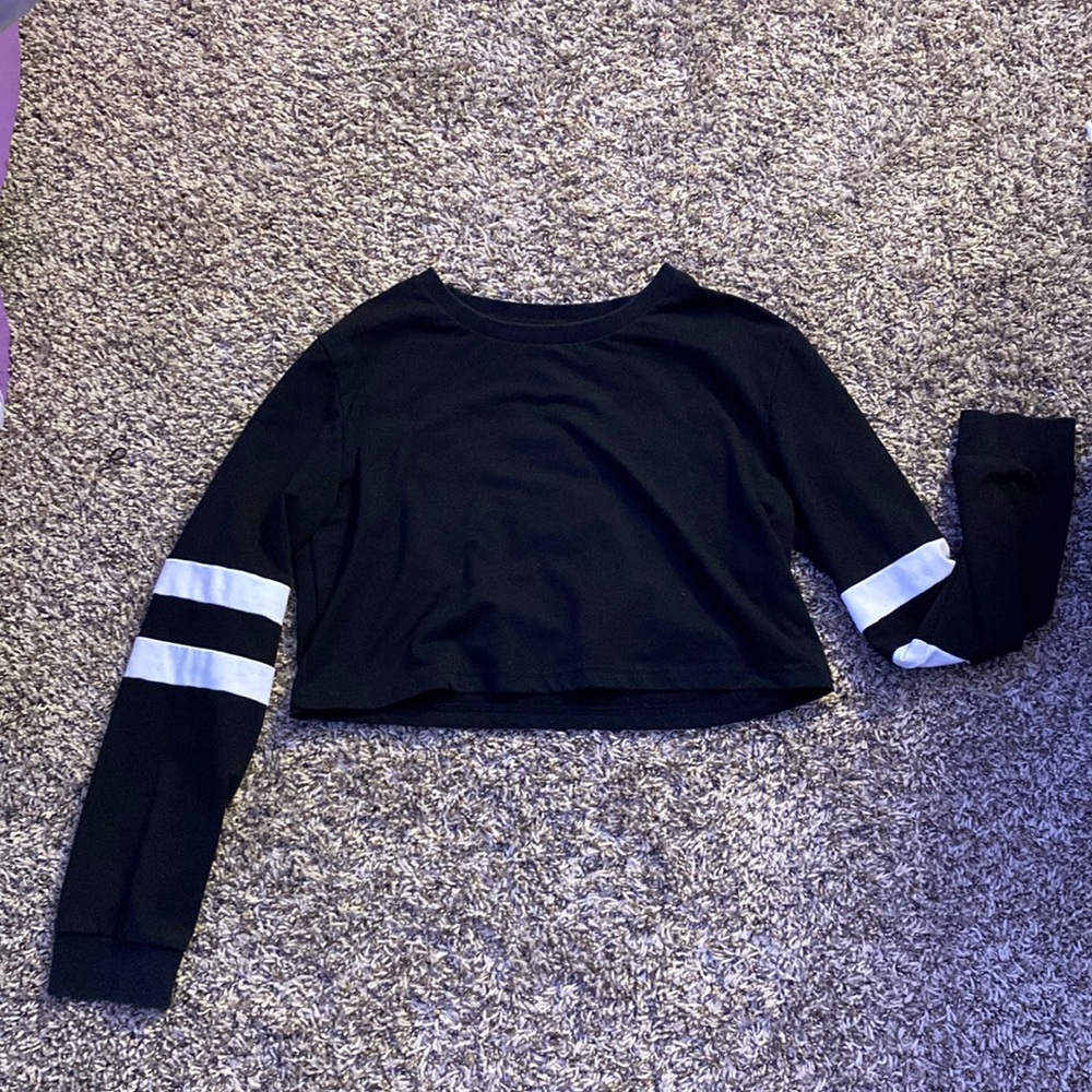 Selling black and white crop top in a size small from rainbow